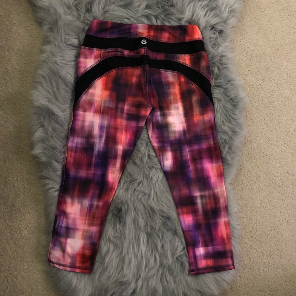 CROPPED LULULEMON YOGA PANTS/LEGGINGS